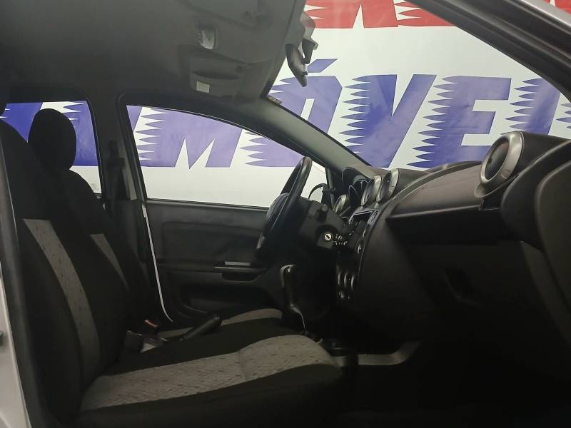 FORD - FIESTA - 2013/2014 - Prata - R$ 33.900,00