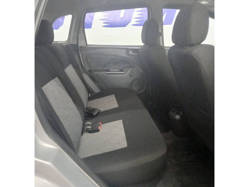 FORD - FIESTA - 2013/2014 - Prata - R$ 33.900,00