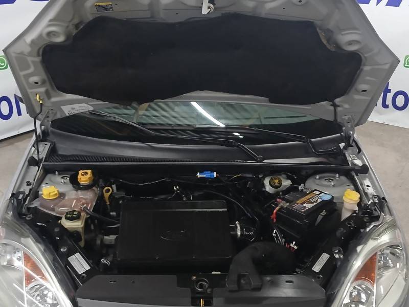 FORD - FIESTA - 2013/2014 - Prata - R$ 33.900,00