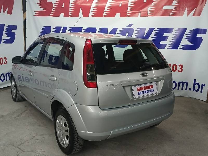 FORD - FIESTA - 2013/2014 - Prata - R$ 33.900,00